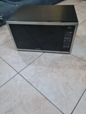Samsung 30+ Liters Microwave in Central Governorate