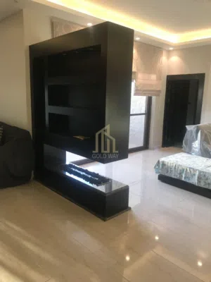 بالقرب من سوق الذهب في أم أذينة شقة طابق ثاني 200م بتشطيب راقي /ref 1135