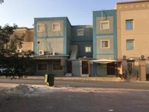للبيع بيت بالظهر قطعه 1 3 ادوار شارع واحد مؤجر