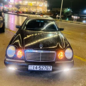 مرسيدس E200 قرش ونص موديل 1999 لون اسود فئة افنجارد السعر قابل للتفاوض بشيء بسيط فقط