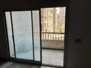 شقه للبيع بالهرم بشارع استوديو مصر