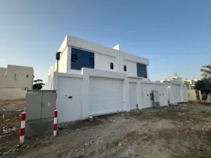 للبيع توين فيلا في المعبيلة الثالثة بالقرب من جامع البركات