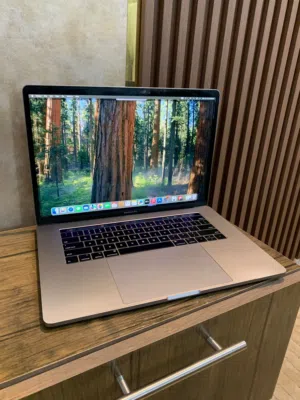 MacBook Pro 2019/2020  Core i7  16GB RAM   15.4 Retina 4K  حالة ممتازة