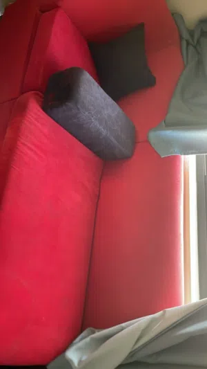كنب احمر مستعمل للبيع
