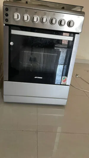 طباخ فرن 4 عيون 60*60 بحالة ممتازة في عجمان