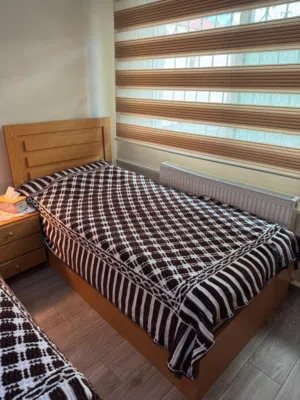 غرفة نوم خزانة مع تختين مفرد