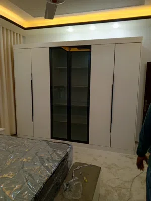 تفصيل وتجهيز جميع موديلات غرف النوم الماستر وغرف الشباب وخزائن الحائط بجميع تفاصيلها وحسب الموديلات
