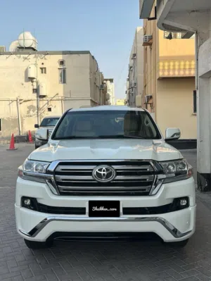 لاندكروزر GXR v8 2016