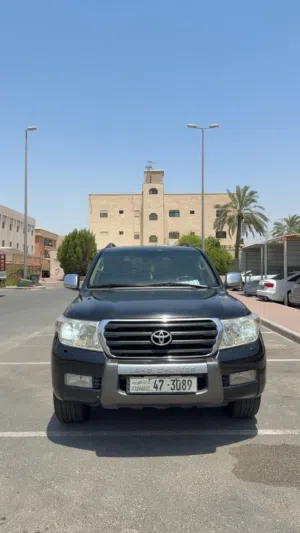 السلام عليكم ، للبيع جيب لاندكروزر موديل 2010 ما شاء الله لا يشكي من اي شي ، ومرفق الفحص بالصور