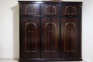 غرفة نوم للبيع مع الفرشة