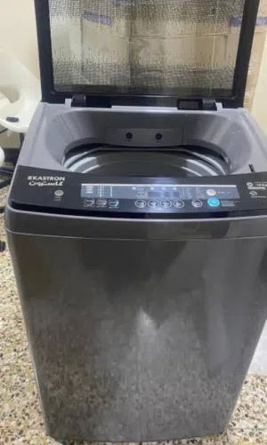 للبيع فريزر عمودي نظيف جدا مع غسالة ملابس مع مجفافة ملابس