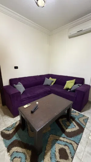 ستوديو مفروش للايجار بناء حديث موقع مميز