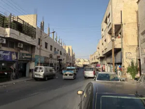 مخازن للإيجار عدد 2 مساحة 140 م مفتوحين على بعض على الشارع الرئيسي بالقرب من مثلث المقابلين عمق 16 م