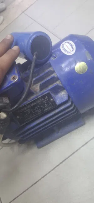 محرك صناعي بتاع مياه