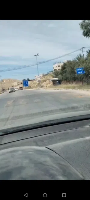 ارض طريق السخنة على شارع الرئيسي و شارعين جانبي  بسعر مغري للبيع او الاستثمار