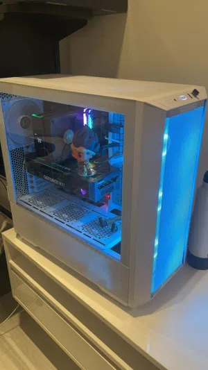 للبيع pc gaming بكرت Asus 4070 OC الخرااافي