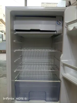 ثلاجه صغيرة للبيع مستعملة بحالة جيدة السعر 40