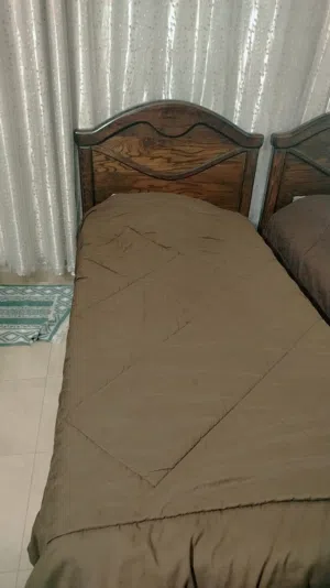 تخت جرار مفرد ونص عدد 2 وتسريحة