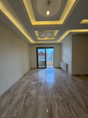 شقة طابق اول سوبر ديلوكس مساحة 150 متر في أجمل مناطق منطقة الجبيهة حي المنصور