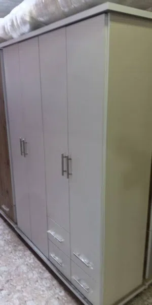 خزائن ملابس