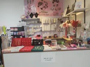 اغراض محل اكسسوارات للبيع