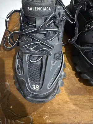 حذاء balenciaga لون اسود