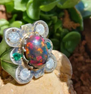 خاتم من الاوبال والألماس