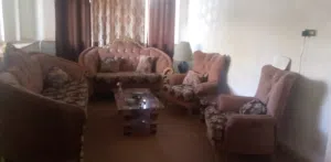 طقم كنب شبه جديد للبيع بسعر مغري