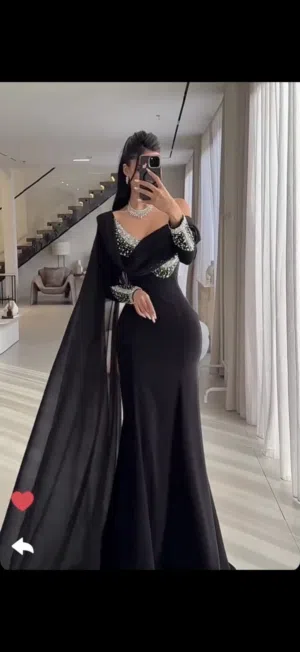 للبيع نفنوف اسود في خرز لونه اخضر