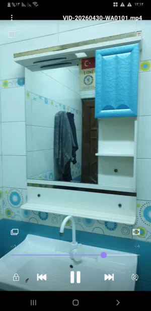 مغسله حمام نضيفه مابيها شيء