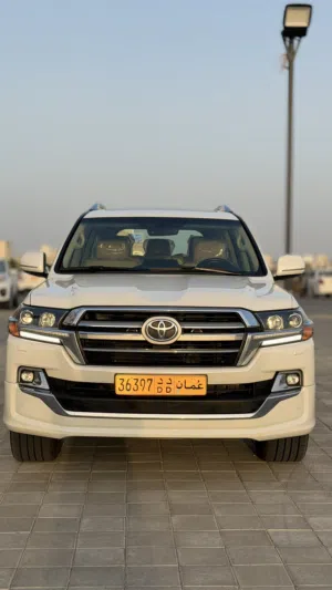 Used Toyota Land Cruiser in Muscat
