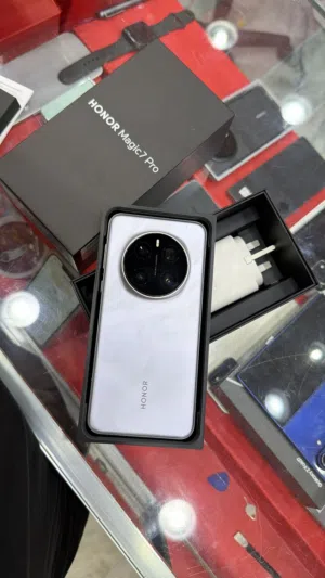 هاتف Honor Magic 7 pro بسعر ممتاز مستعمل معه جميع اغراضه