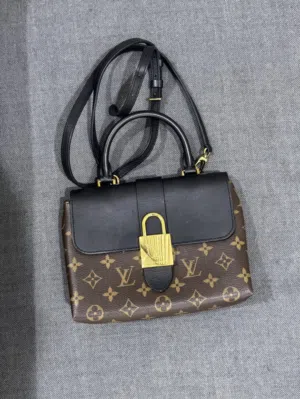 شنطة لويس Vito مستعملة استعمال خفيف