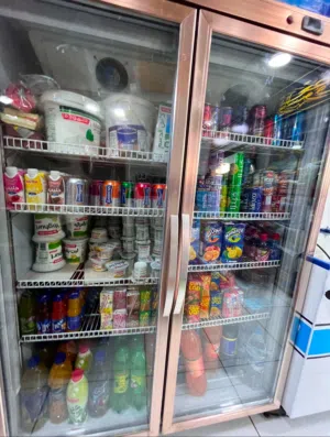 ثلاجة عرض.