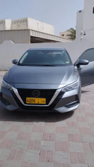 Used 2020 Nissan Sentra SE-R V with Automatic Transmission and Full Technology Features