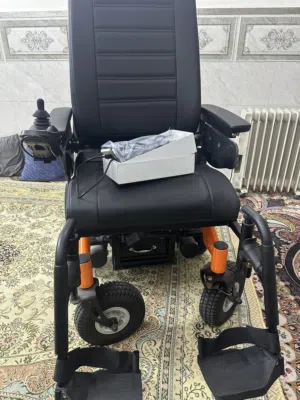 كرسي متحرك كهربائي