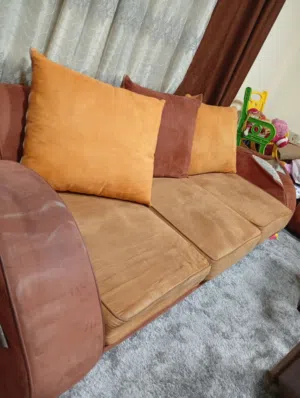 طقم كنب خشب ممتاز بحاجة لصيانه