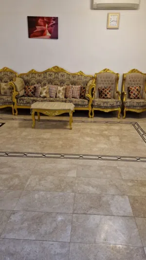 طقم جلوس ملكي 7 افراد مع طاولة