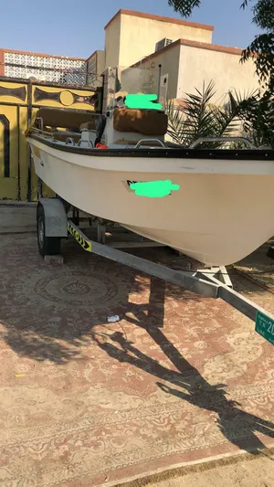 قارب صيد للبيع