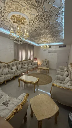 مجلس فاخر للبيع – بحالة ممتازة (أبوظبي)  Luxury Majlis for Sale – Excellent Condition (Abu Dhabi)