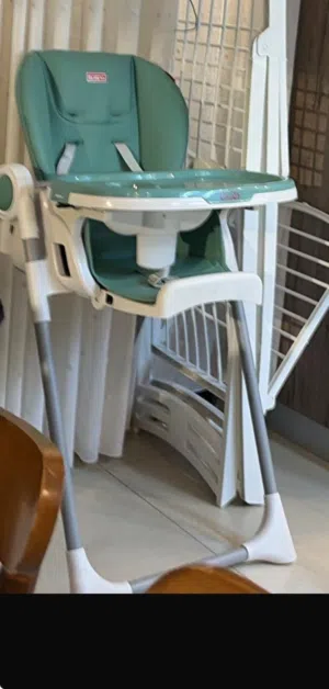 كرسي طعام جديد