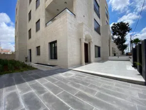 255 m2 4 Bedrooms Apartments for Sale in Amman Um Uthaiena
