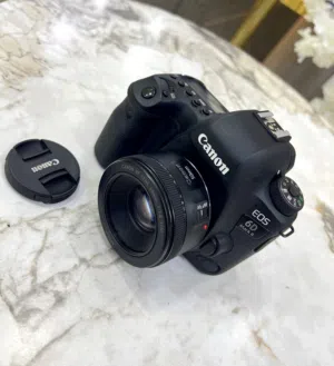 � للبيع كاميرا Canon EOS 6D Mark II