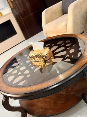 طاولات وسط شكل دائري بحالة جيدة جداً للبيع خشب زان 3 قطع