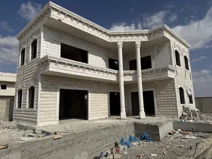 4 Bedrooms . 3 Bathrooms . 220 m20