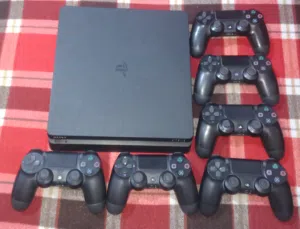 للبيع بلايستيشن 4 (PS4) بحالة ممتازة