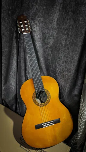 كيتار Yamaha c40