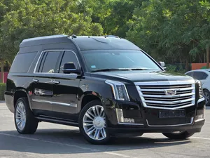 CADILLAC ESCALADE 2018 GCC // LOW MILEAGE // VIP SEATS // TV // PERFECT CONDITION