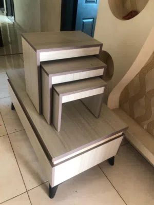 طاولة مع سكملاتها خشب تقيل