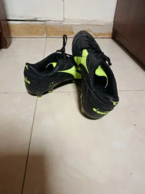 بوت رياضه مستعمل اسبوع مع رباطو